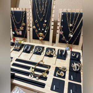 Bamboo wooden jewelry display